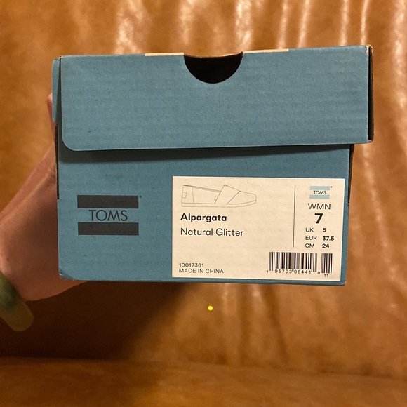 Toms - Picture 7 of 7